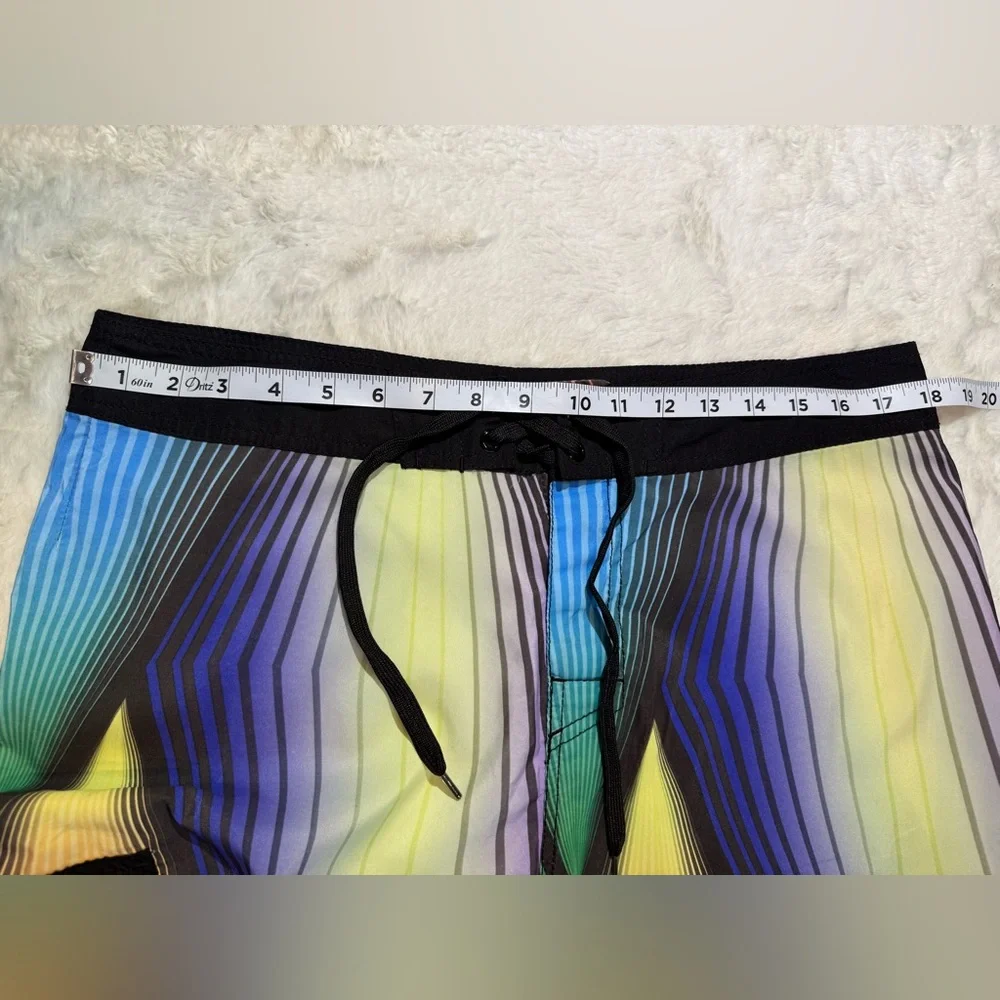 Castaways ISLANDHAZE size large multicolored board shorts